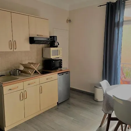 Les 12 Sables Apartment *